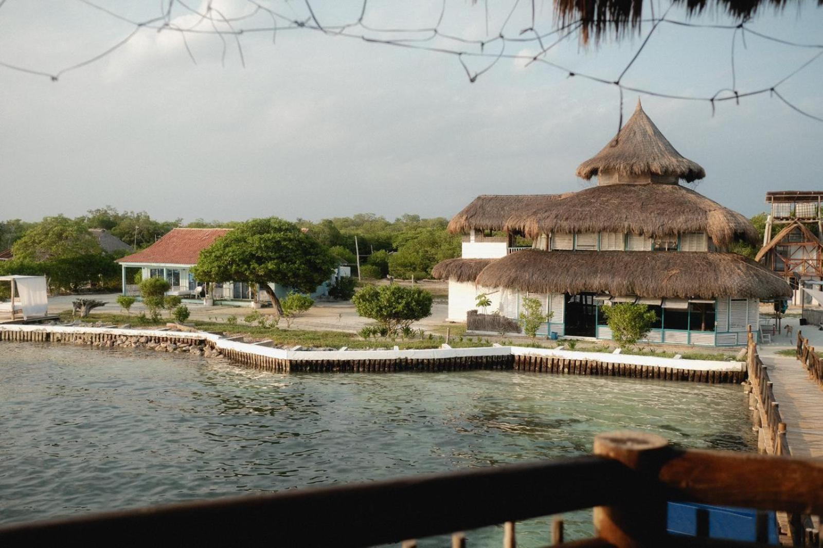 Отель El Embrujo Tintipan Tintipan Island Экстерьер фото