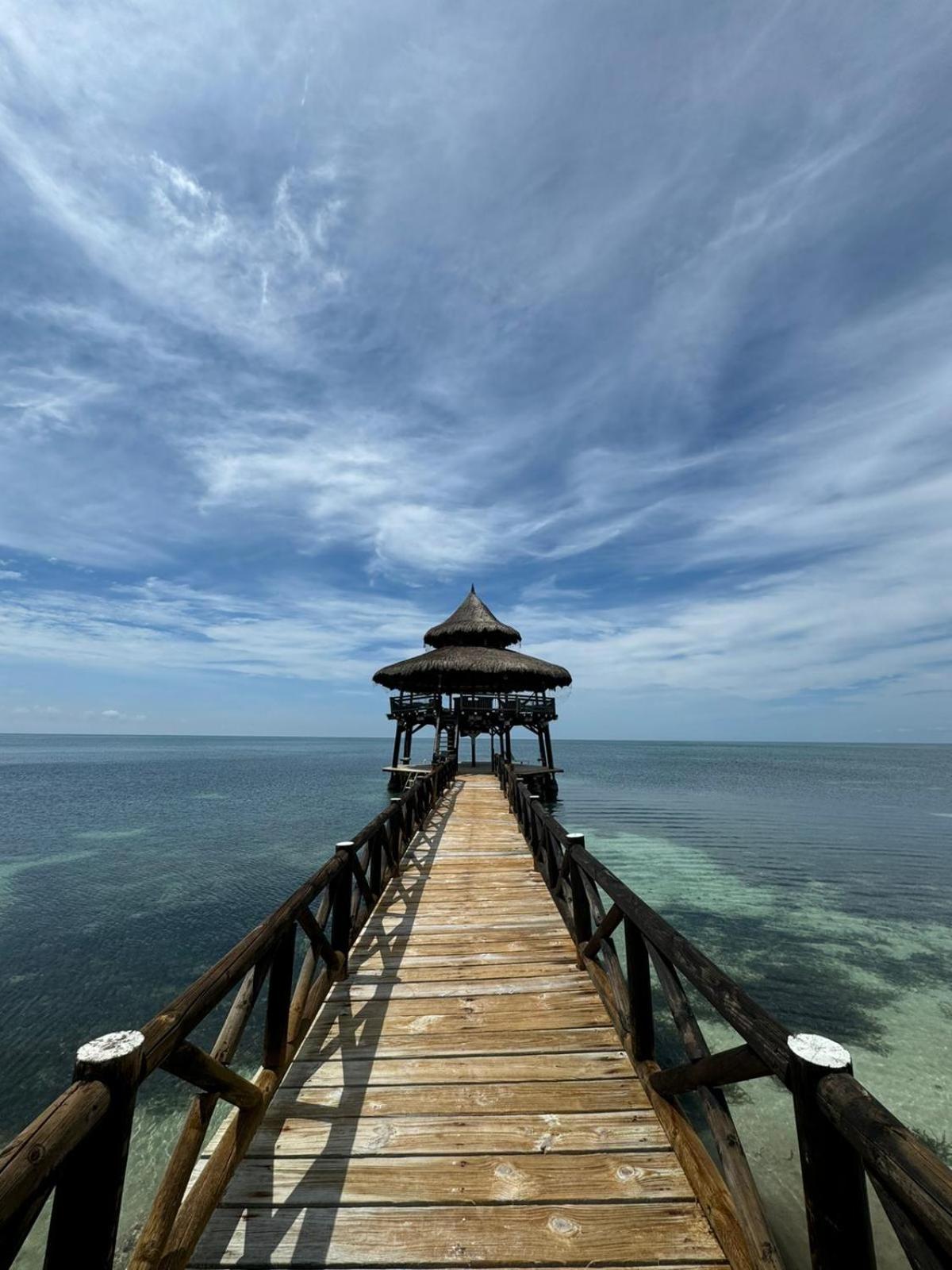 Отель El Embrujo Tintipan Tintipan Island Экстерьер фото