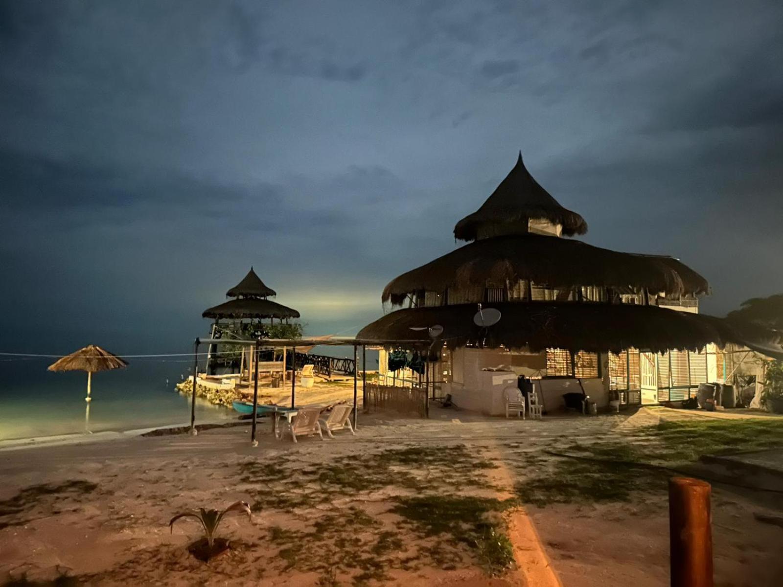 Отель El Embrujo Tintipan Tintipan Island Экстерьер фото