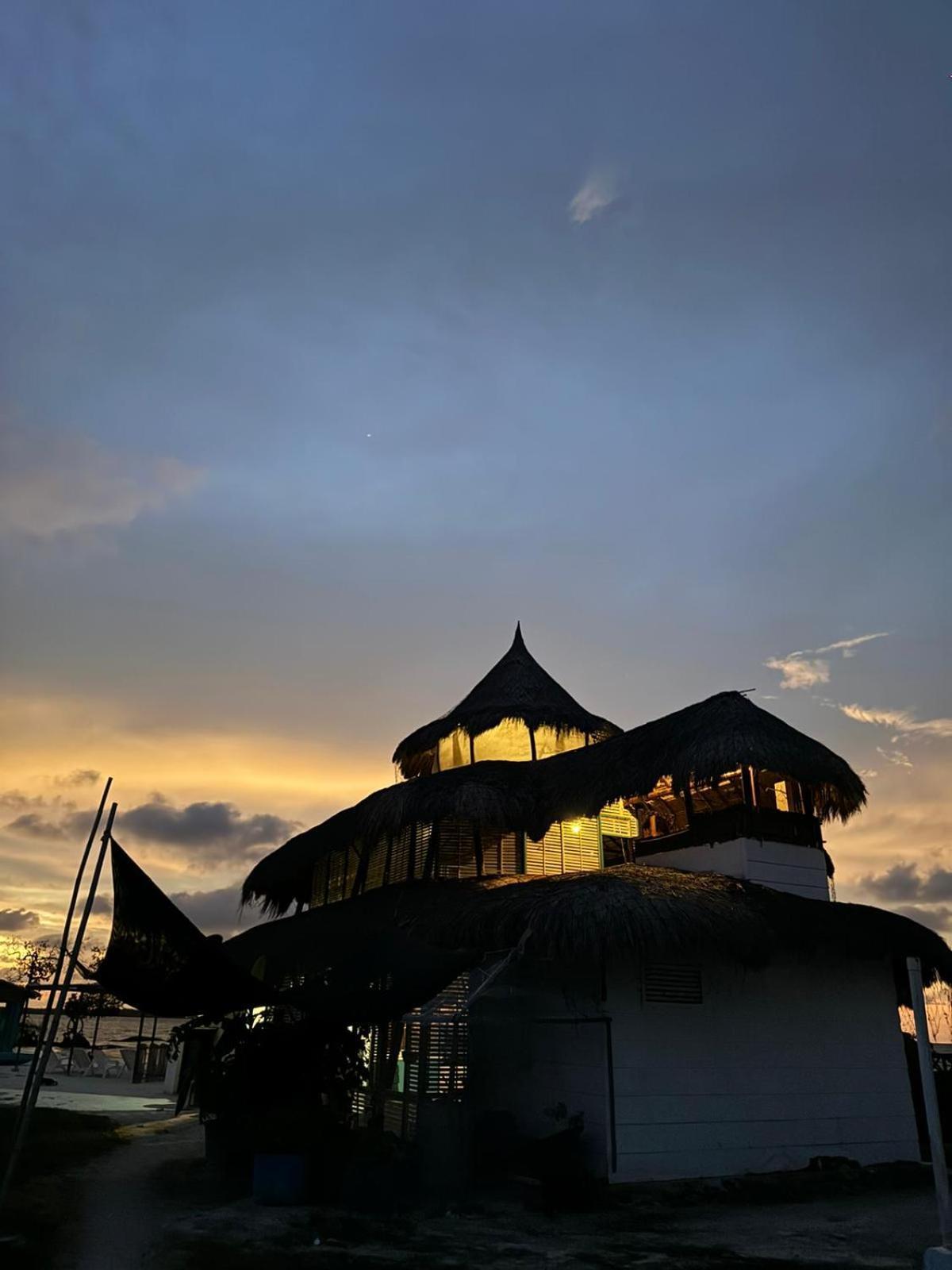 Отель El Embrujo Tintipan Tintipan Island Экстерьер фото